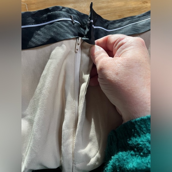 GUC NONchalant- Rebecca Pant in Crema. Size XL - Picture 10 of 11